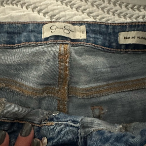 Jessica Simpson jeans in a stunning blue color with frayed ends, skinny fit - Picture 4 of 13